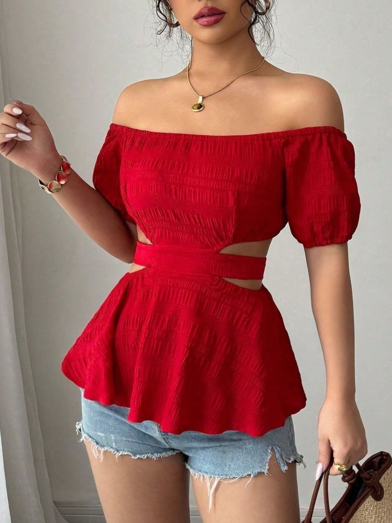 EEskiCutoutOff-ShoulderSmockedPeplumTop2